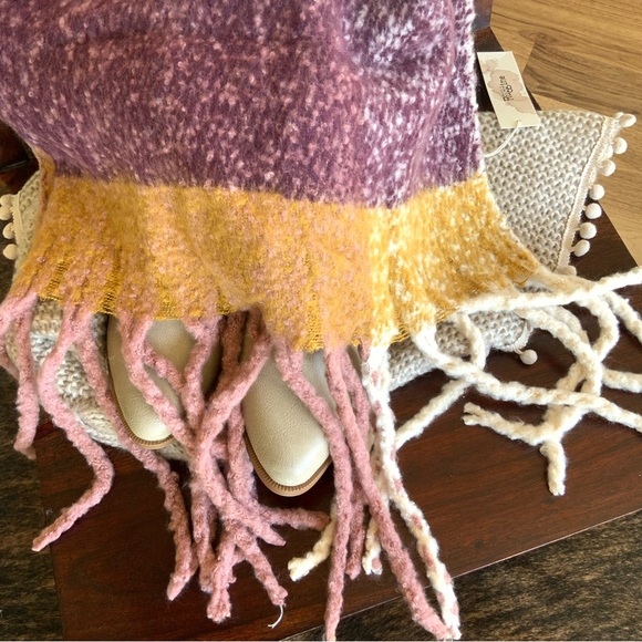 Soft Thick Plaid Oblong Scarf - Picture 4 of 8